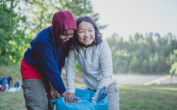 middle school students pack a dry back on outward bound course